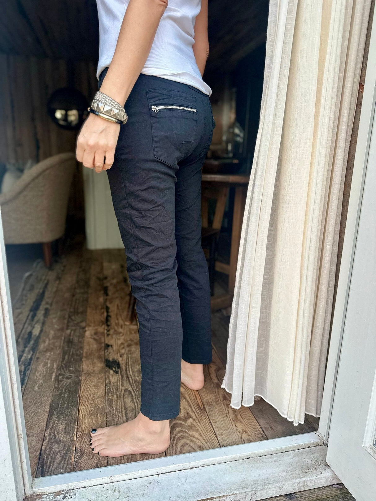 Jean Lux Black